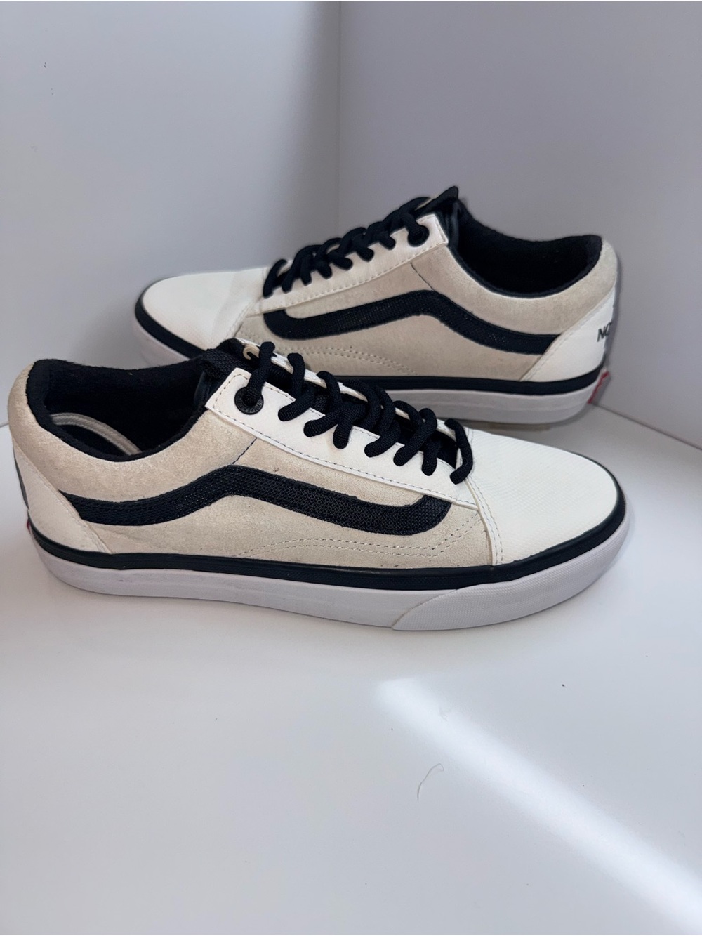 🏷️ North Face x Vans Old Skool MTE DX White Black Sneakers Men’s 7 Women’s 8.5